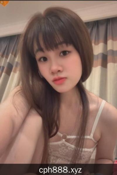 吴江粉嫩妹子小雅雅