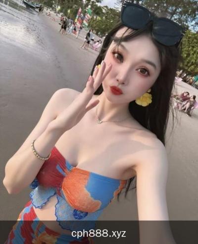 170丰满女模能舌吻