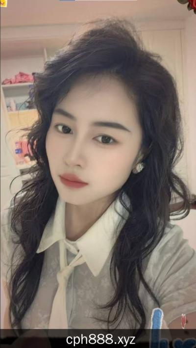 女友般大胸美女