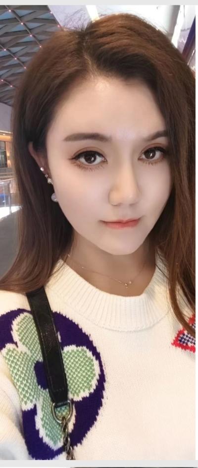 前凸后翘混血妹妹