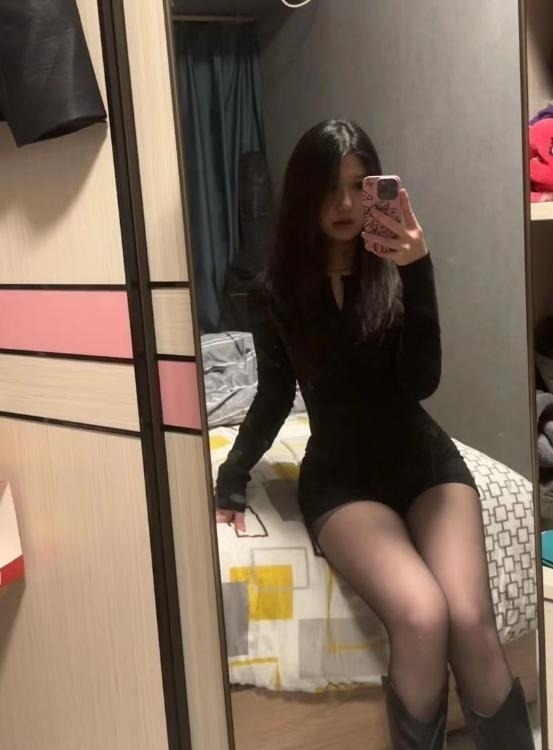 非常可爱的小姐姐